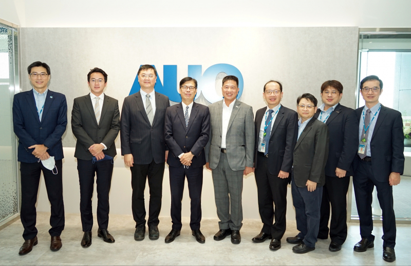 DB真人光電前進亞灣成立「AUO解決方案研發中心」，作為多元場域解決方案研發及試驗場域（圖中左為高雄市長陳其邁、圖中右為DB真人光電董事長彭双浪）